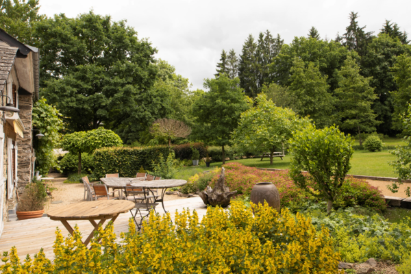 Hébergement terrasse - La voie du jeûne - Séjour de Jeûne et randonnée fffjr - Belgique - Ardenne méridional