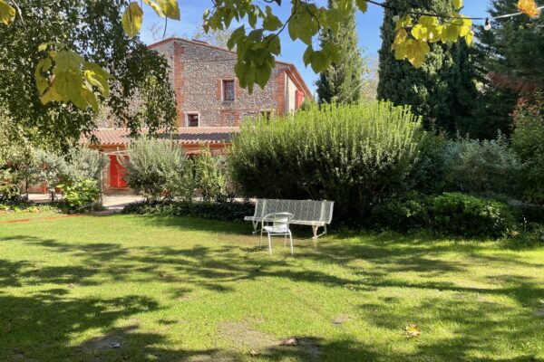 Vue depuis le jardin privatif de château Nadal Hainaut